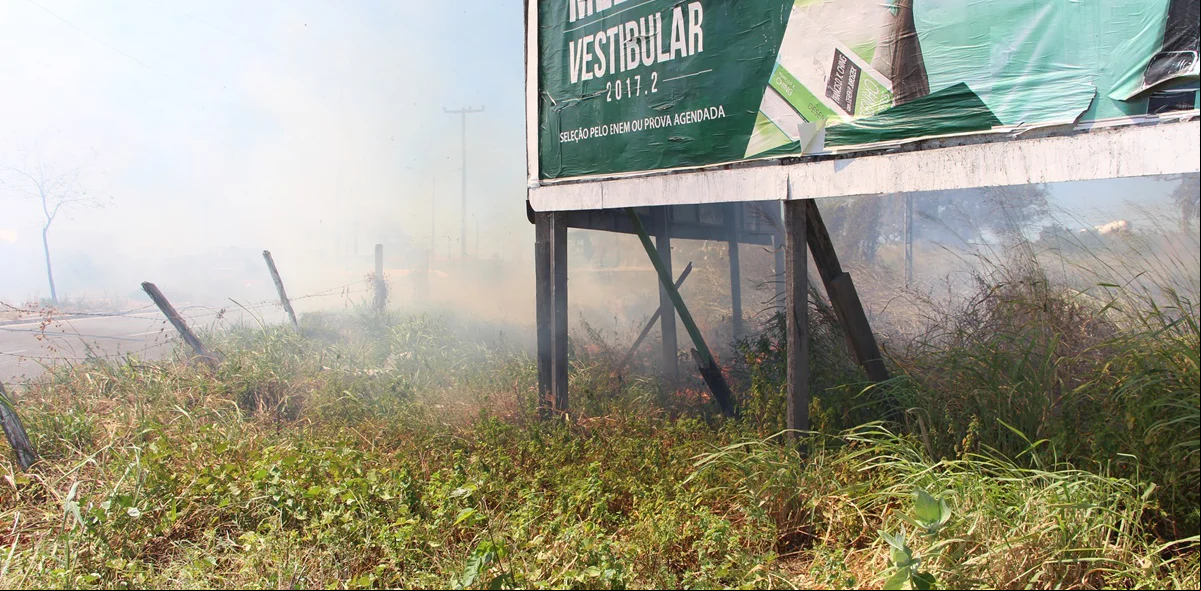 Incêndio próximo a Avenida dos Ipês
