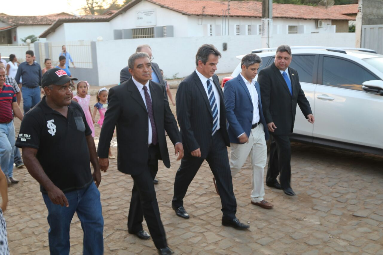 Ciro Nogueira participou de solenidade em Miguel Leão