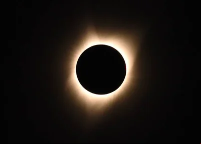 Eclipse solar cobre o céu dos Estados Unidos