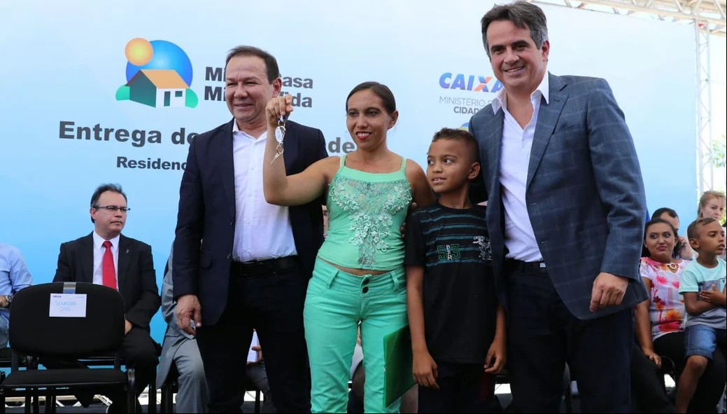Ciro Nogueira participa de entrega de 560 casas em União 