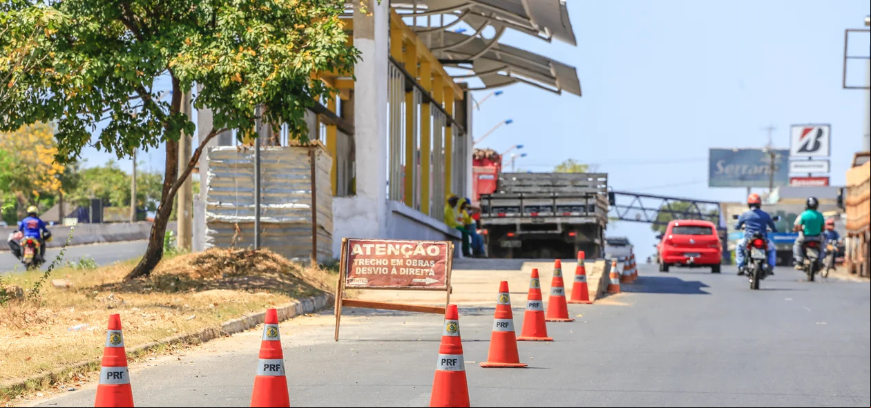 PRF Interdita parada de ônibus da BR 316