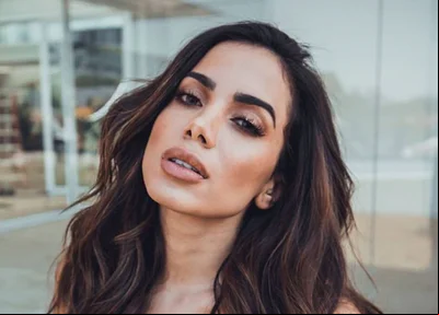 Cantora Anitta