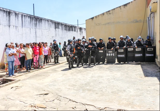 Agentes em greve liberam visitas na Casa de Custódia