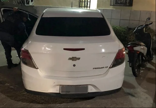 veículo com placa clonada
