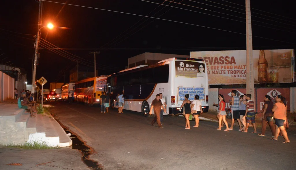 Caravana conta com 25 ônibus