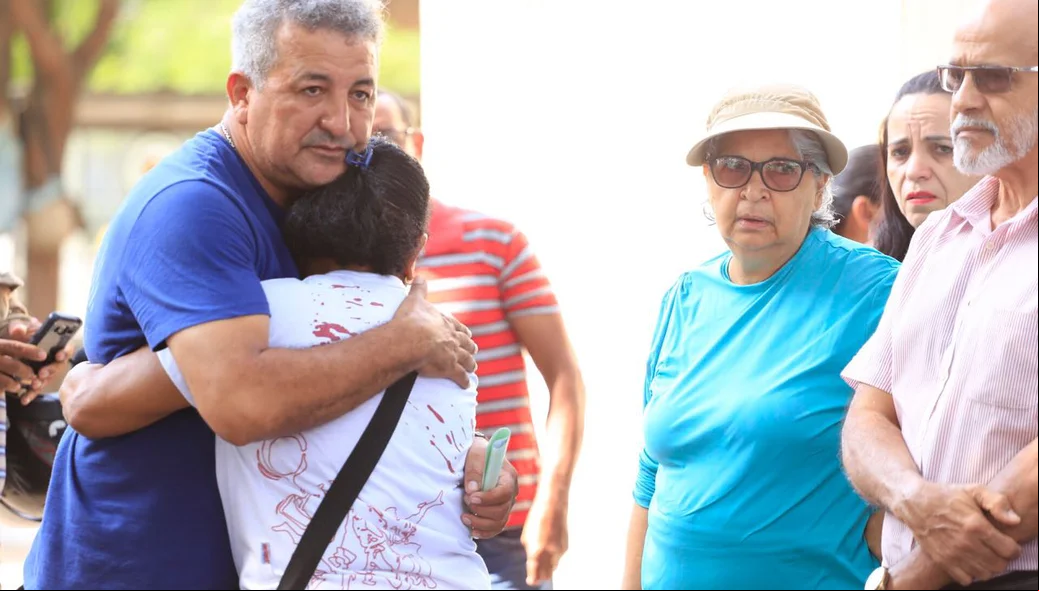 Familiares e amigos prestam solidariedade ao pai de Camilla