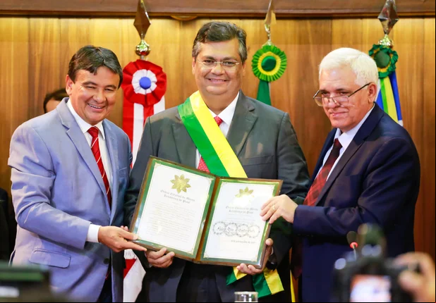 Flávio Dino recebe Título de Cidadão Piauiense na Alepi