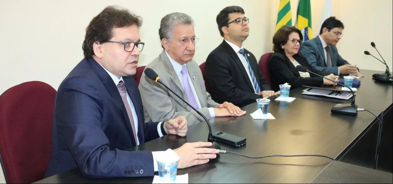 Álvaro Mota em seu pronunciamento