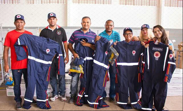 Entrega de fardamentos para a equipe do Samu