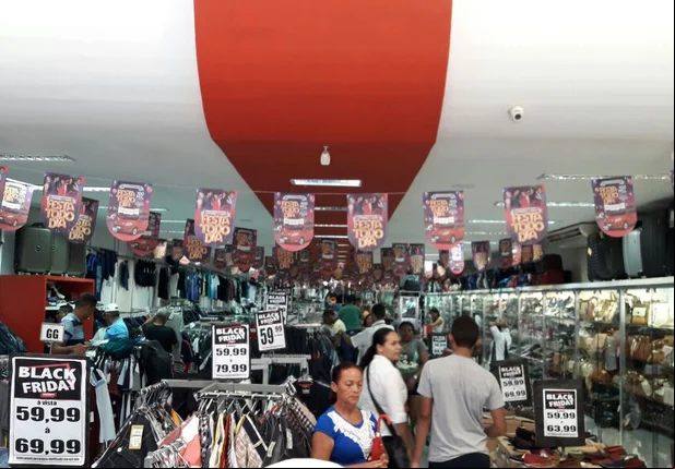População aproveita descontos na Black Friday em Teresina