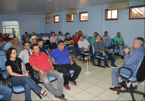 João Henrique reúne-se com delegados do PMDB