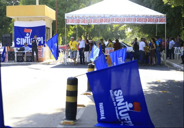 UFPI adere a movimento nacional e paralisa atividades 