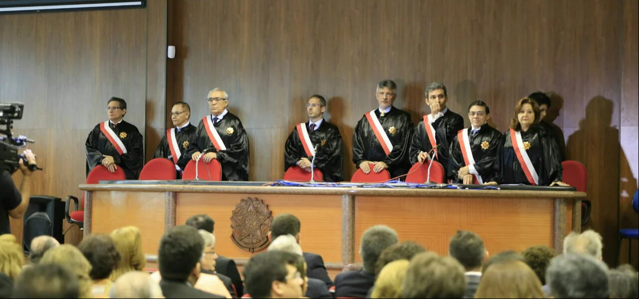 Juízes do TRT prestam homenagem a autoridades