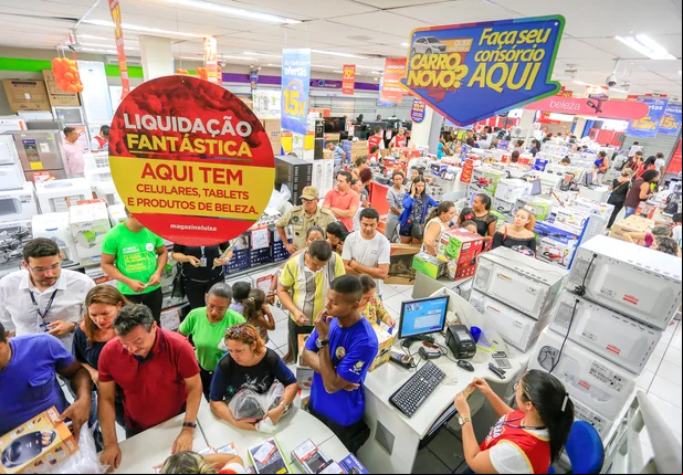 Lojas do centro de Teresina promovem queima de estoque
