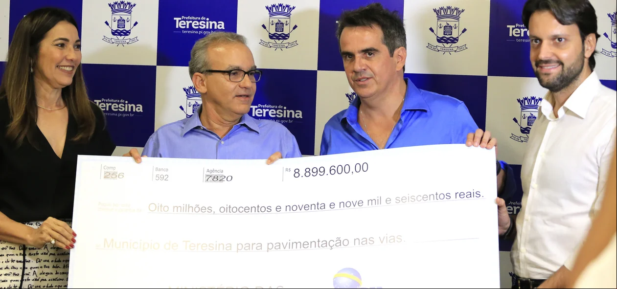 Cheque simbólico de liberação de recursos para mobilidade em Teresina