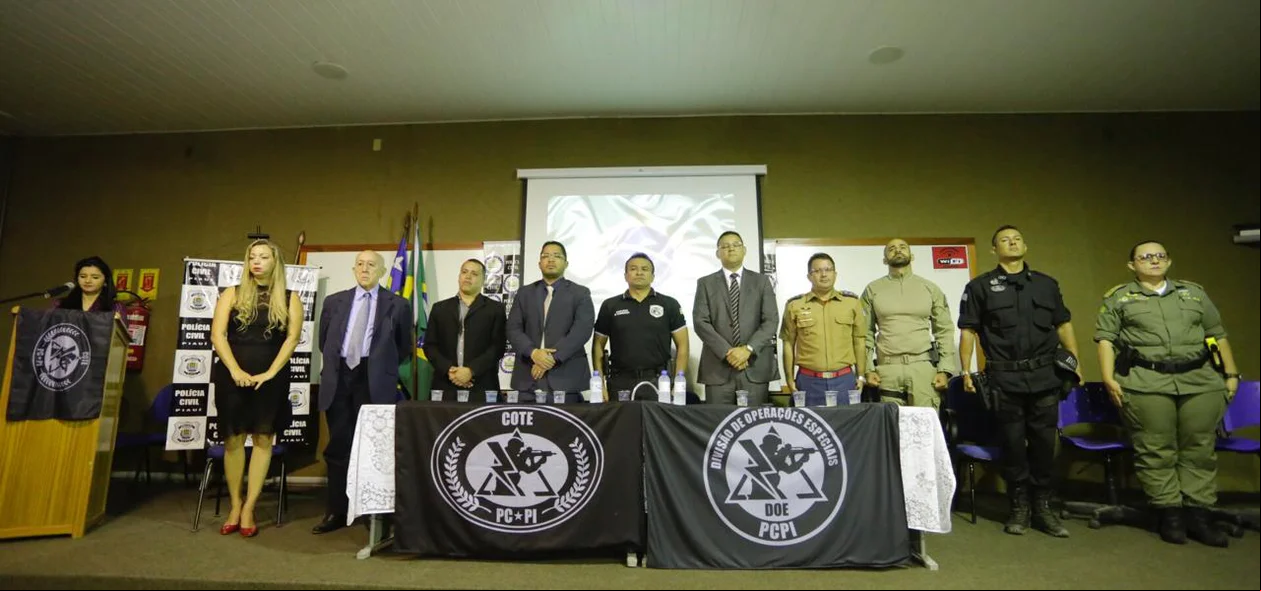 Mesa de honra com autoridades da cúpula da Segurança Pública do PI
