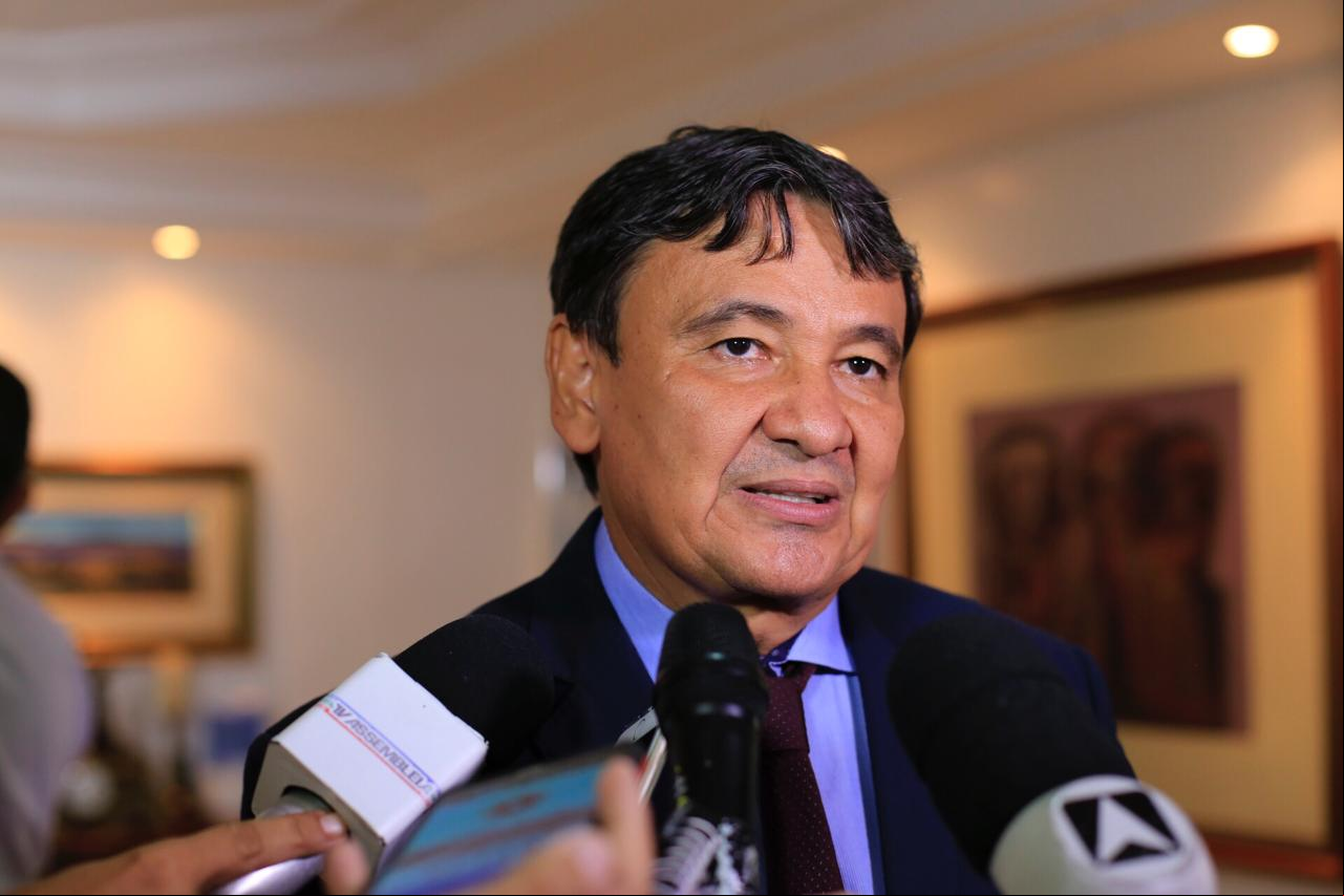 Governador Wellington Dias em evento sobre a CNH digital no Karnak 