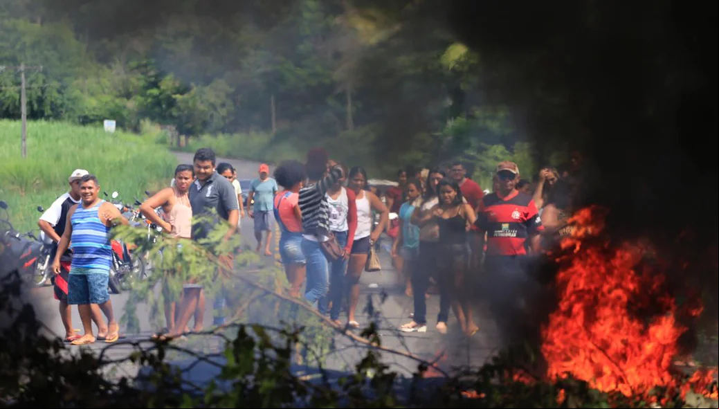 População interditou a PI-112 que liga Teresina a União