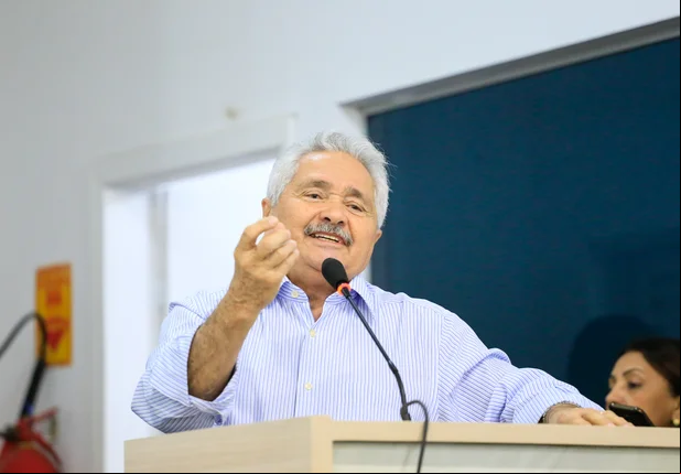 Senador Elmano Férrer 