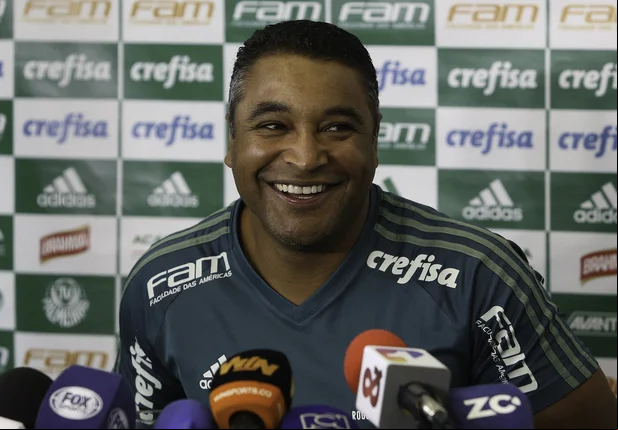 Técnico Roger Machado em entrevista coletiva após o jogo