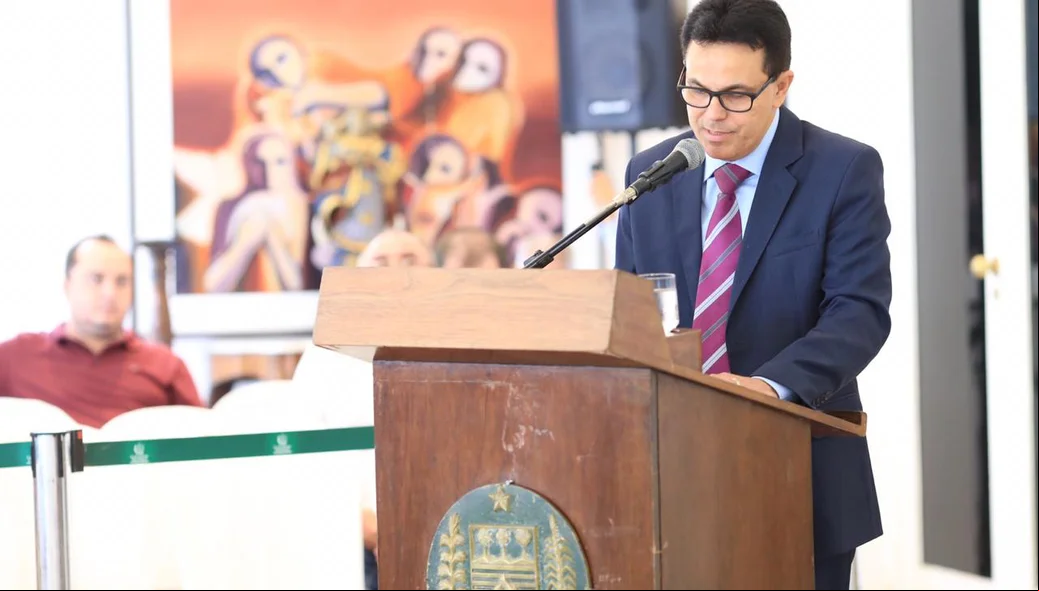Zé Santana discursa durante lançamento do Programa Leão Amigo