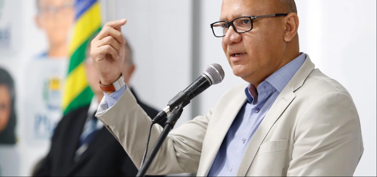Secretário Franzé Silva no novo Espaço da Cidadania