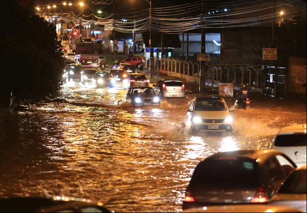 Chuva causa transtornos em várias regiões de Teresina 