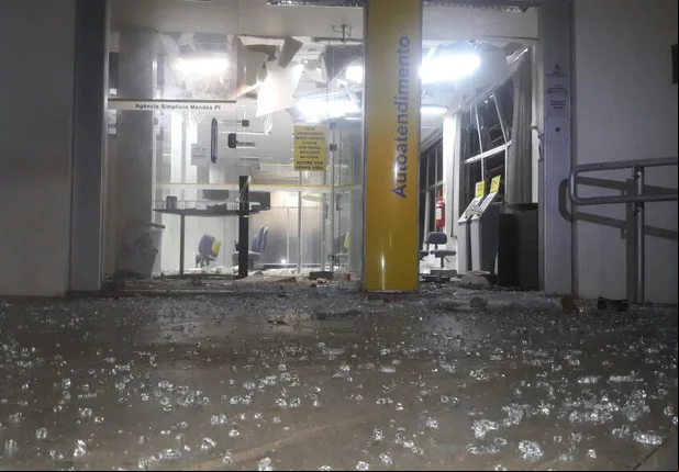 Agências do Banco do Brasil e Correios são explodidas