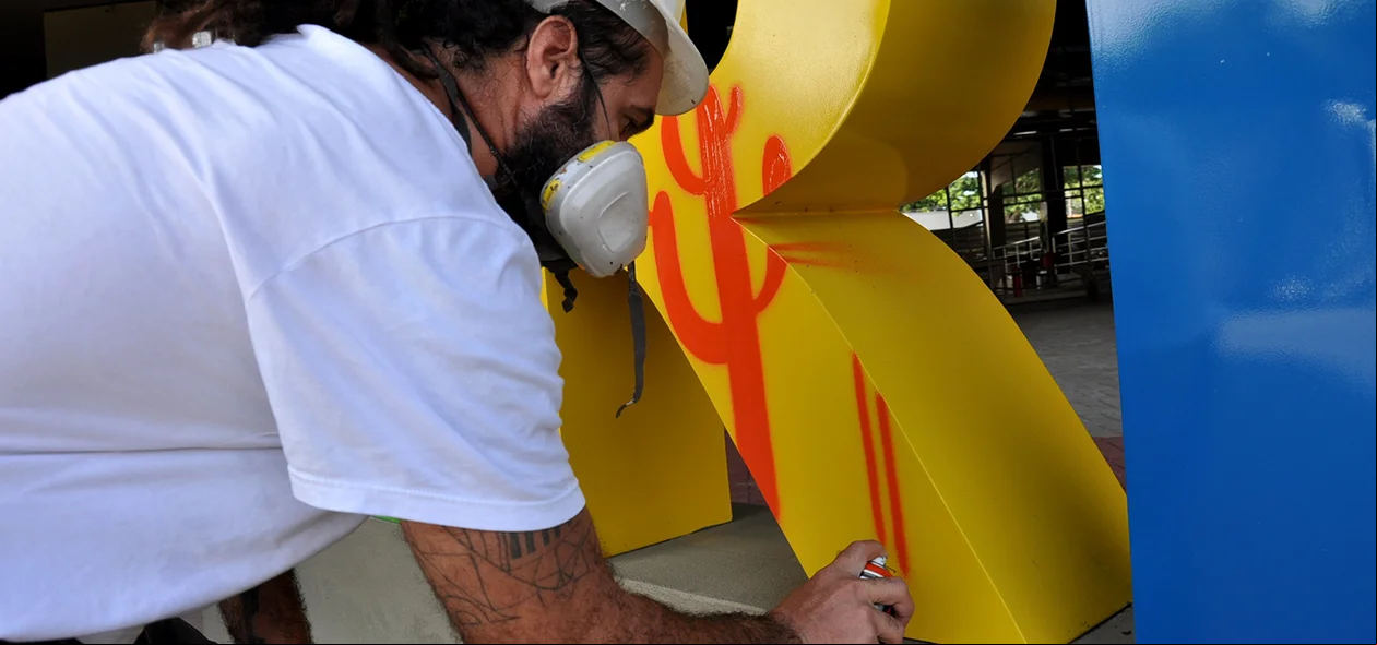 Artista pintando 