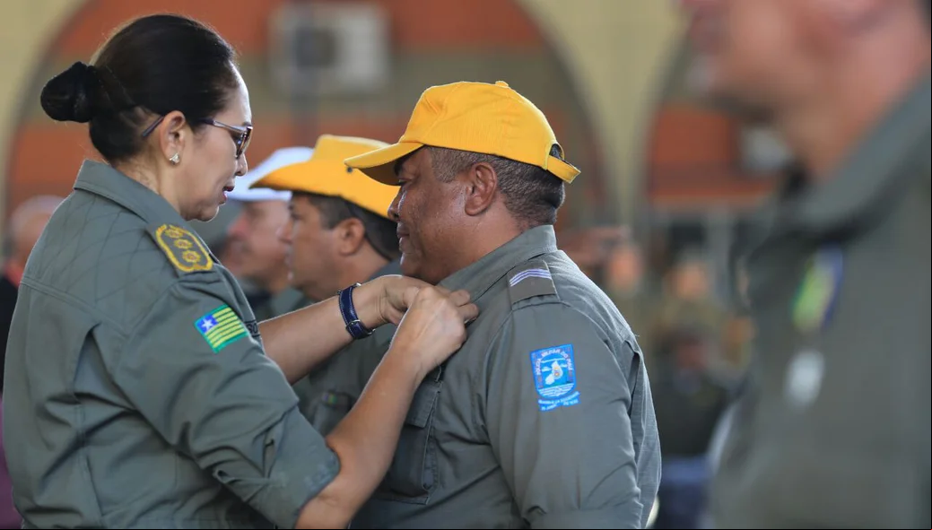 Oficiais recebem medalhas no Quartel do Comando Geral da PM