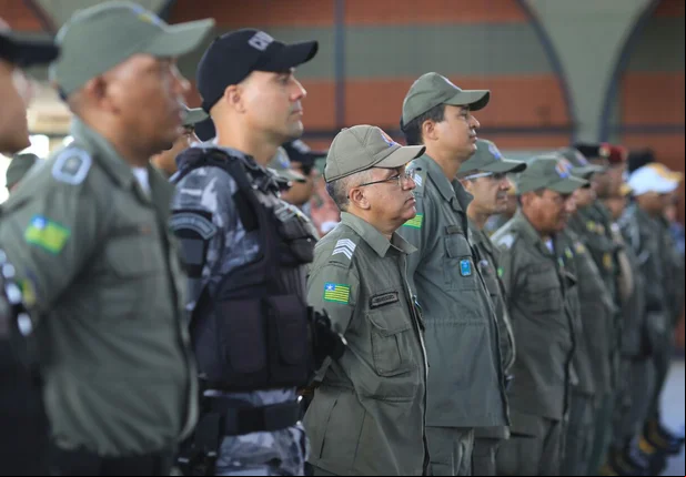 Policiais militares no Quartel do Comando Geral
