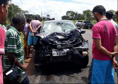 Carro após acidente na PI-112