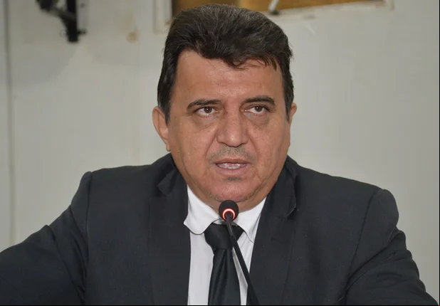 Evandro Paturi chama Júlio Arcoverde de Leviano