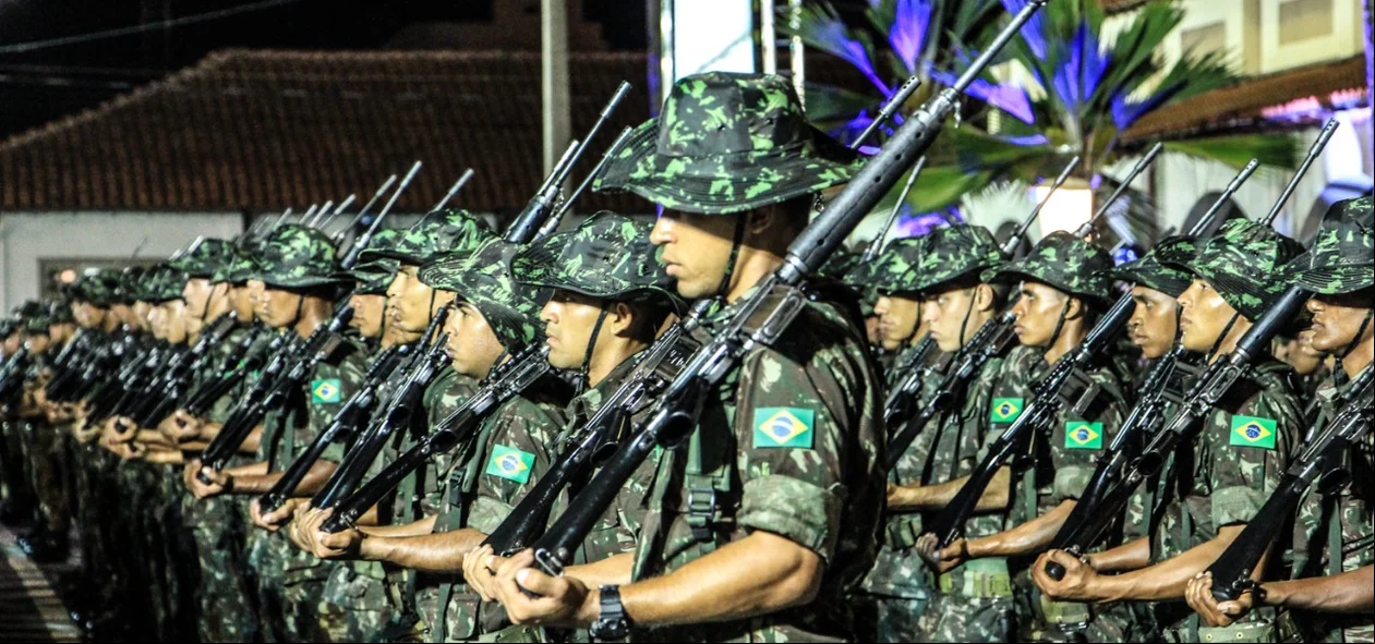 Soldados do 2º BEC