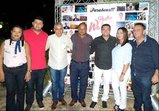 Lideranças prestigiam aniversário do prefeito Padre Walmir