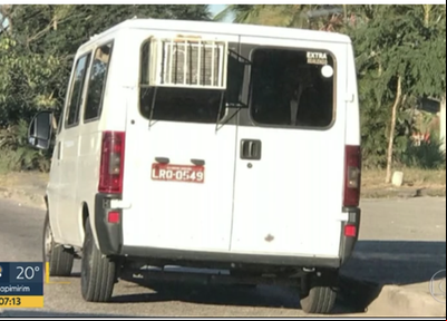 Van é flagrada circulando com ar-condicionado doméstico instalado no Rio