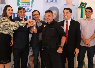 Wellington Dias entrega viaturas para o transporte de presos