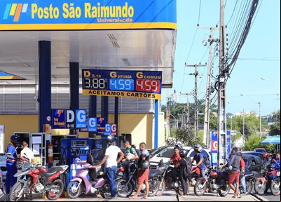 Fila para abastecer no Posto São Raimundo, na zona leste de Teresina