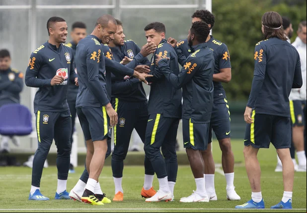 Seleção brasileira durante treino em Londres
