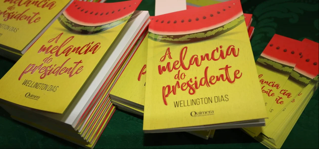 Wellington Dias lança livro A melancia do presidente