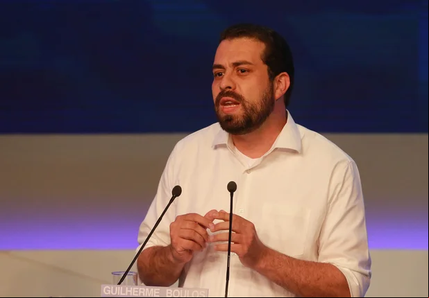 Guilherme Boulos durante debate na Band