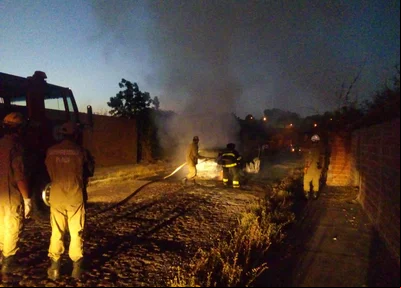Veículo pegando fogo na zona leste de Teresina
