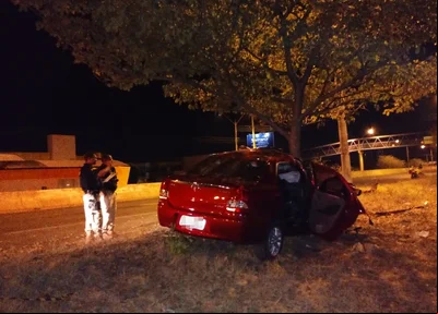 Veículo ficou parcialmente destruído na BR 316