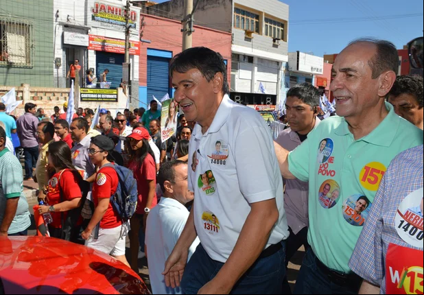 Wellington Dias participa de caminhada em Picos