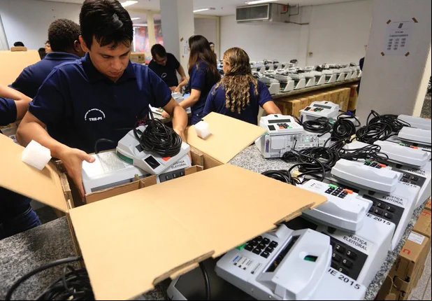 Urnas eletrônicas são avaliadas