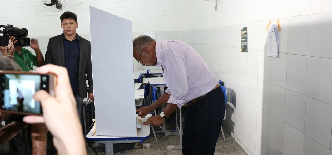 Dr. Pessoa vota na manhã deste domingo (07)