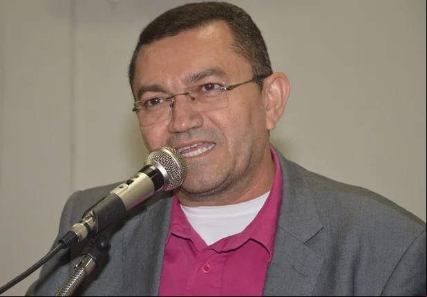 Padre Walmir promove mudanças no secretariado da prefeitura
