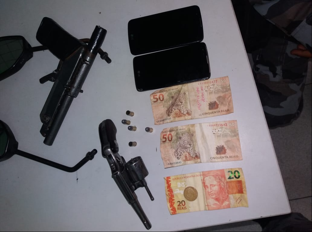 Material apreendido pela Polícia Militar