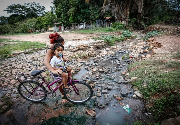 Obra inacabada prejudica moradores no Manoel Evangelista