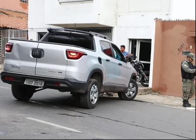 Fiat Toro interceptado pela PM